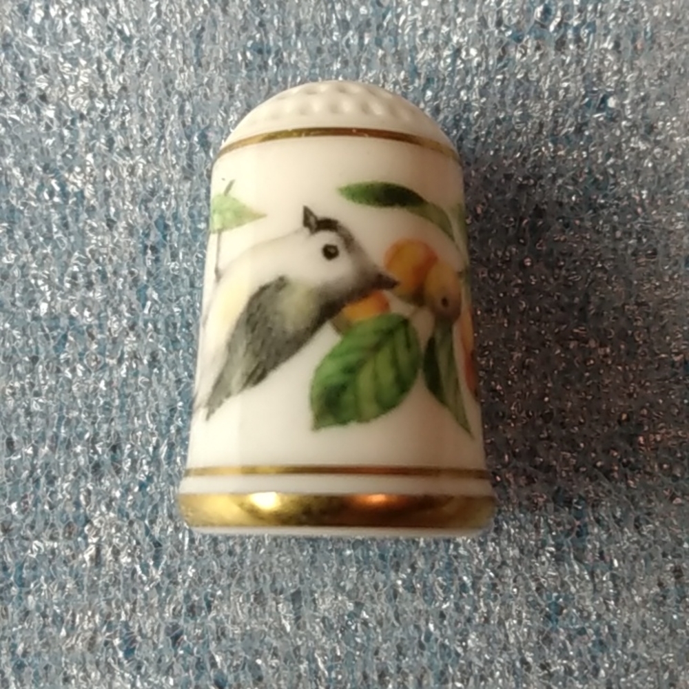 Franklin Porcelain 1979 Thimble Birds Flowers Tufted-Titmouse Parus Bicolor